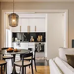 Nyiri - 2 Bedrooms In Principe Real Daire *